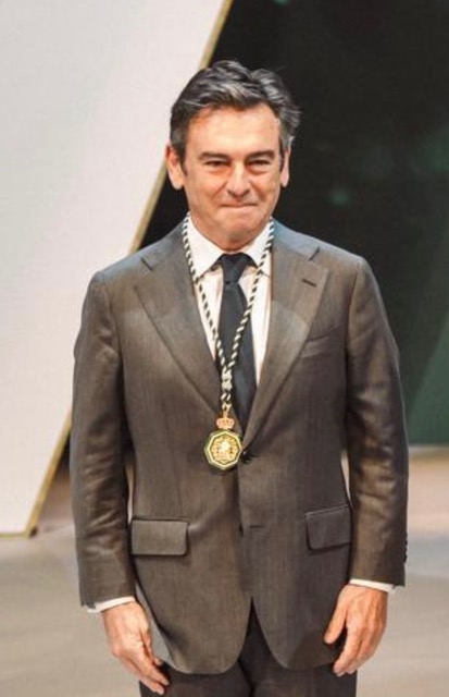 L Bolaños